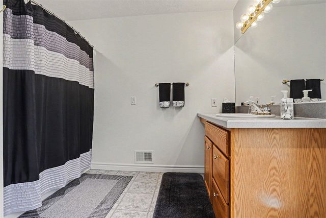 31 E Suttons Ridge, Battle Creek, MI 49014
