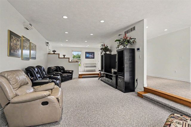 31 E Suttons Ridge, Battle Creek, MI 49014