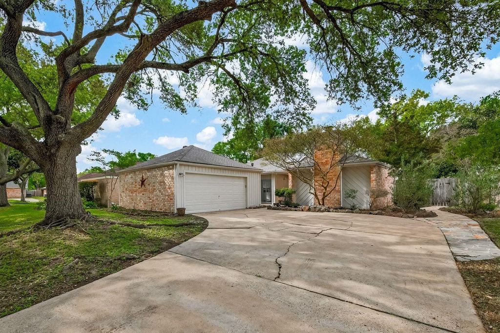 1007 Apache Falls Drive, Katy, TX 77450