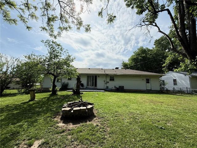 7413 Hedges Avenue, Raytown, MO 64133
