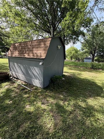 7413 Hedges Avenue, Raytown, MO 64133