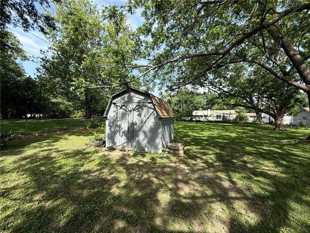7413 Hedges Avenue, Raytown, MO 64133