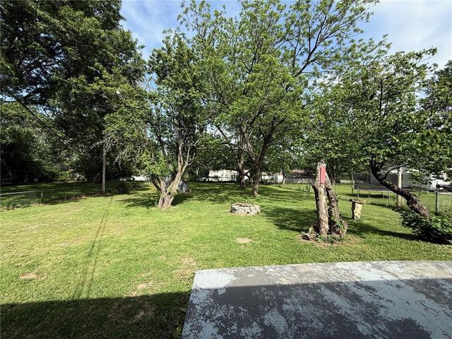 7413 Hedges Avenue, Raytown, MO 64133