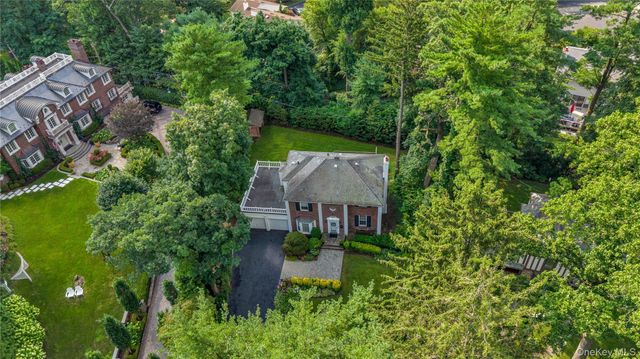 34 Soundview Crest, Manhasset, NY 11030