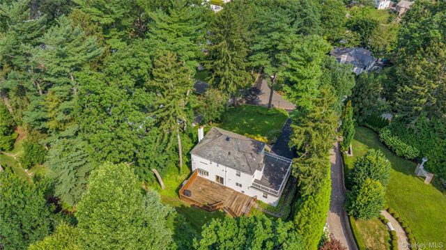 34 Soundview Crest, Manhasset, NY 11030