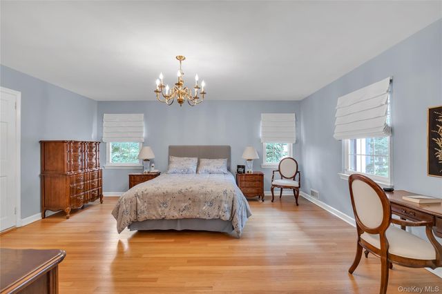 34 Soundview Crest, Manhasset, NY 11030