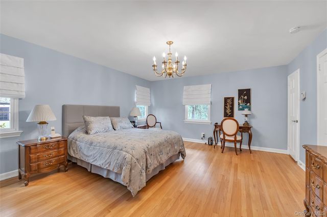 34 Soundview Crest, Manhasset, NY 11030