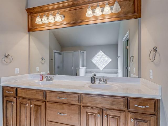 301 E Mobile Terrace, Mustang, OK 73064
