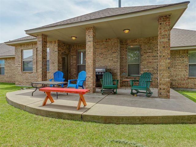 301 E Mobile Terrace, Mustang, OK 73064