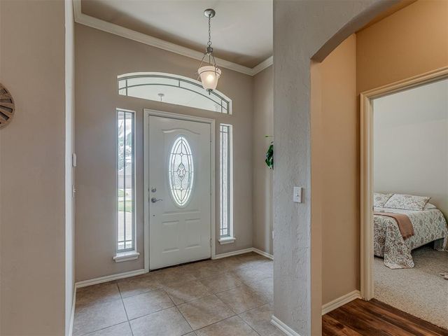 301 E Mobile Terrace, Mustang, OK 73064