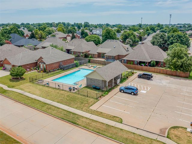 301 E Mobile Terrace, Mustang, OK 73064