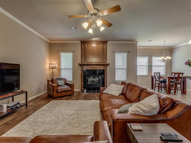 301 E Mobile Terrace, Mustang, OK 73064