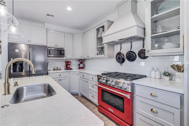 104 Lands End St, Rockport, TX 78382