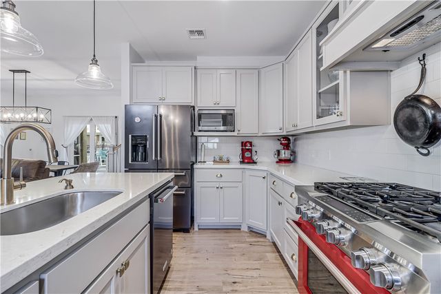 104 Lands End St, Rockport, TX 78382