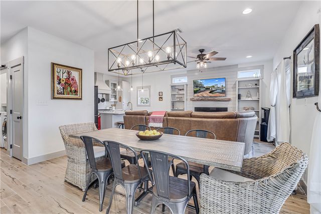 104 Lands End St, Rockport, TX 78382