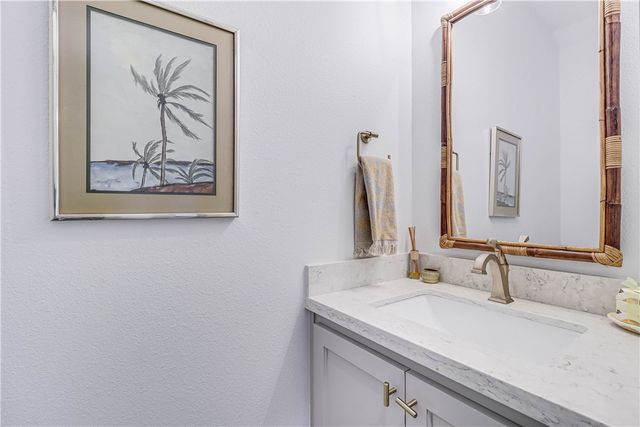 104 Lands End St, Rockport, TX 78382