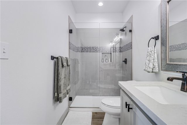 104 Lands End St, Rockport, TX 78382