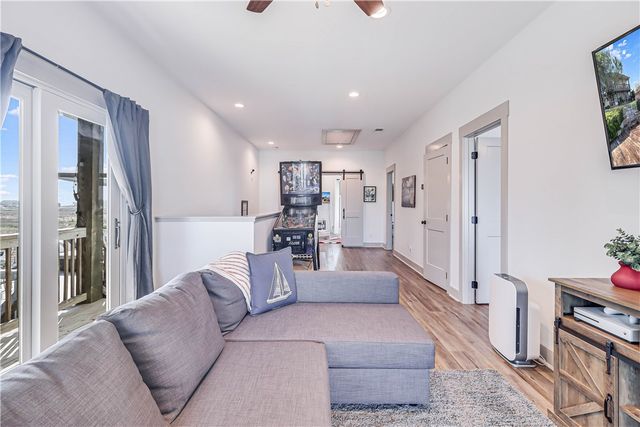 104 Lands End St, Rockport, TX 78382