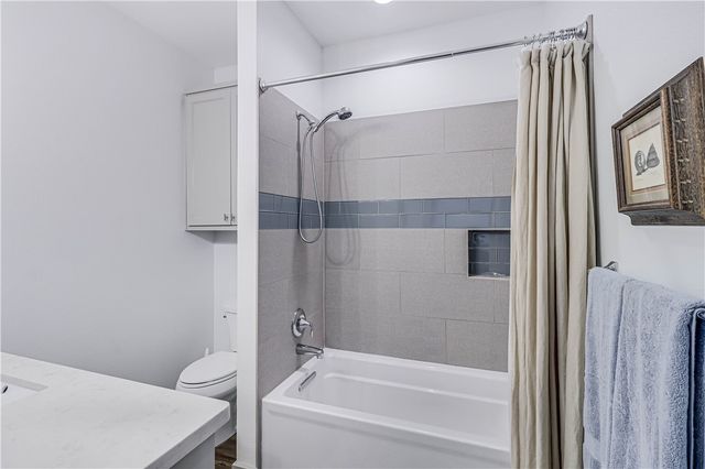 104 Lands End St, Rockport, TX 78382