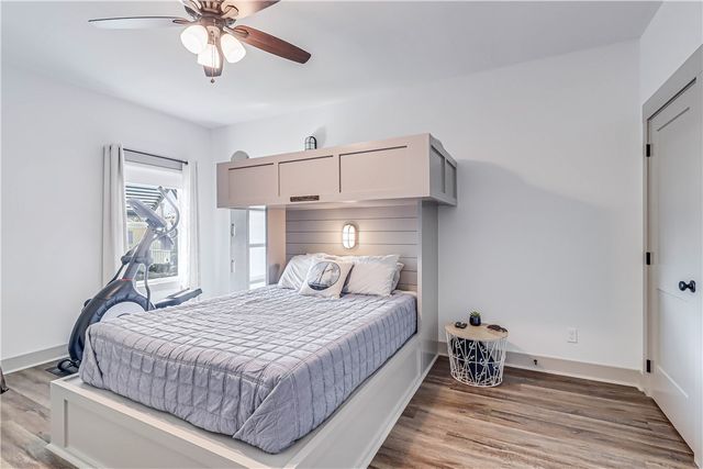 104 Lands End St, Rockport, TX 78382