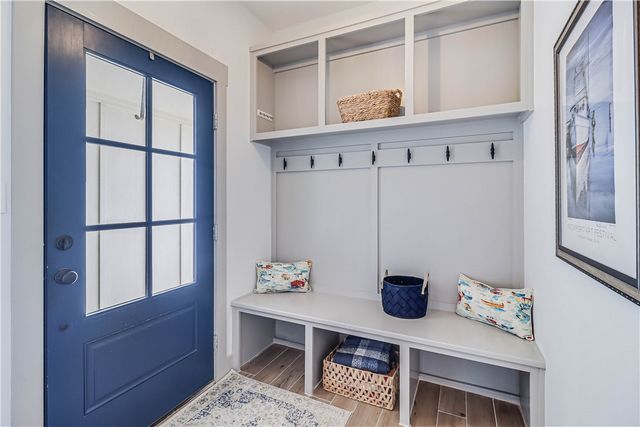 104 Lands End St, Rockport, TX 78382