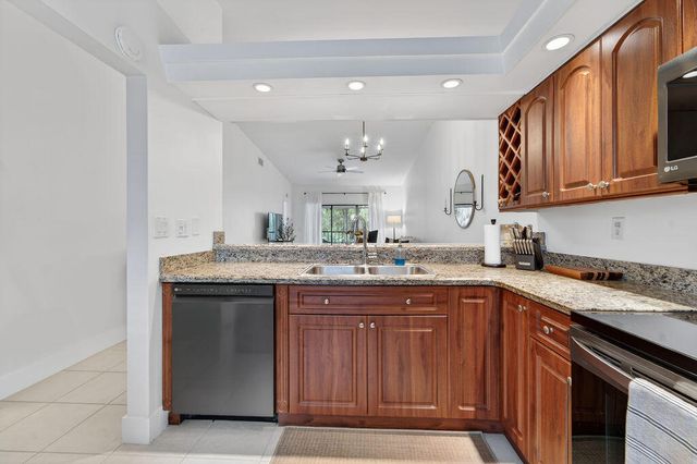 1701 Sabal Ridge Circle G, Palm Beach Gardens, FL 33418