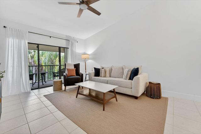 1701 Sabal Ridge Circle G, Palm Beach Gardens, FL 33418