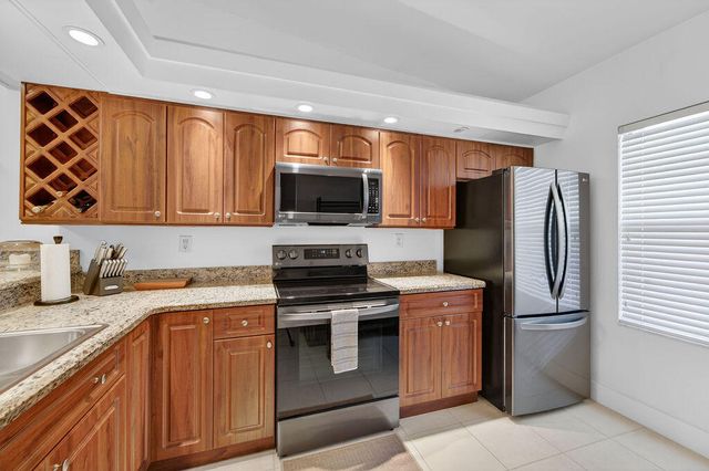 1701 Sabal Ridge Circle G, Palm Beach Gardens, FL 33418