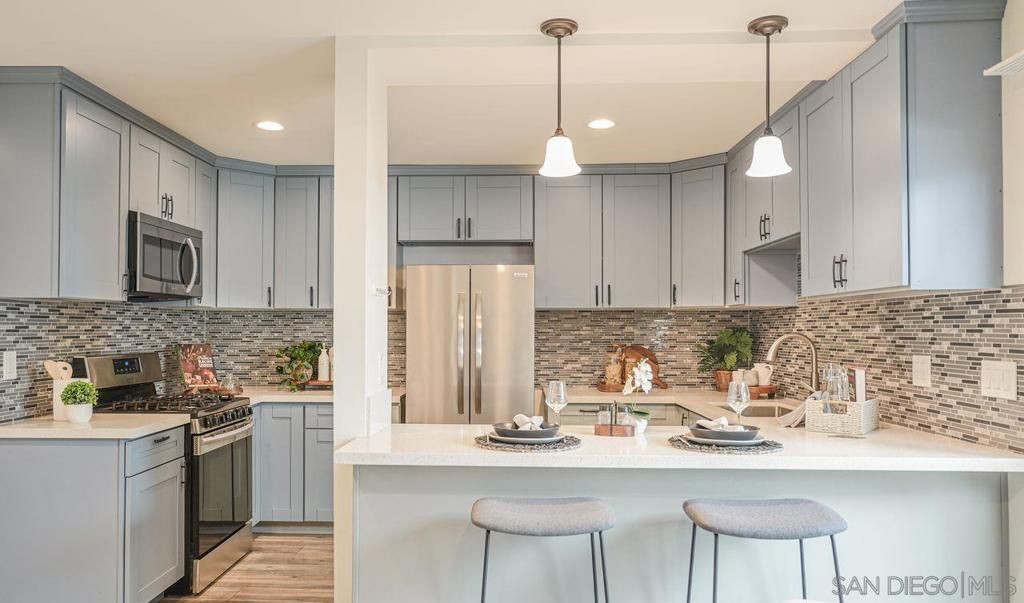 4064 Crystal Dawn 105, San Diego, CA 92122