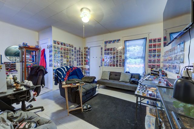 25 Steuben Street, Schenectady, NY 12307