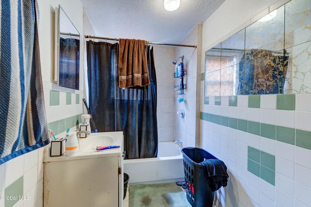 25 Steuben Street, Schenectady, NY 12307