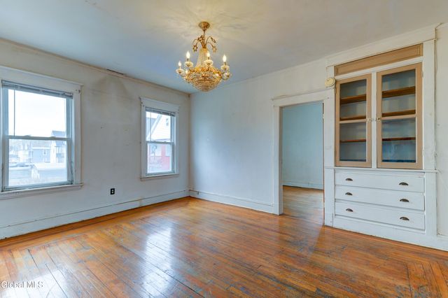 25 Steuben Street, Schenectady, NY 12307