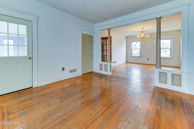 25 Steuben Street, Schenectady, NY 12307