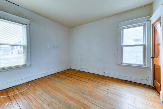 25 Steuben Street, Schenectady, NY 12307