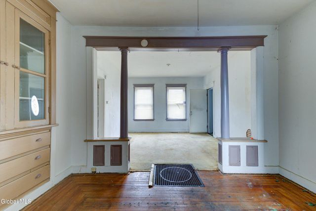 25 Steuben Street, Schenectady, NY 12307