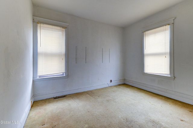 25 Steuben Street, Schenectady, NY 12307