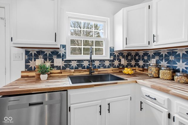 407 Sonhatsett Drive, Westfield, IN 46074