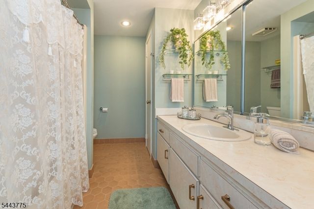 122 Macleish Ct, Mahwah Twp., NJ 07430