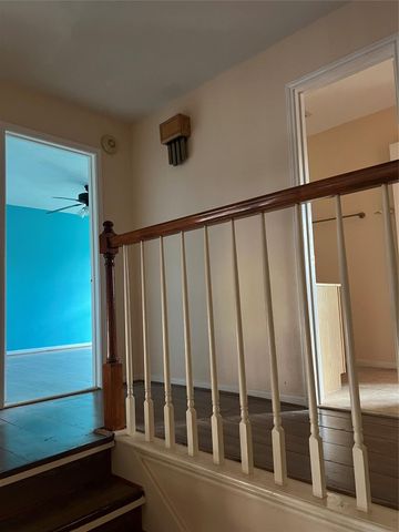 15731 Oak Mountain Dr Drive, Houston, TX 77095