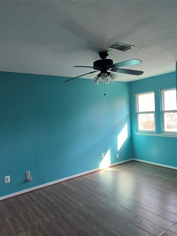 15731 Oak Mountain Dr Drive, Houston, TX 77095