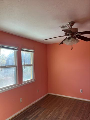 15731 Oak Mountain Dr Drive, Houston, TX 77095