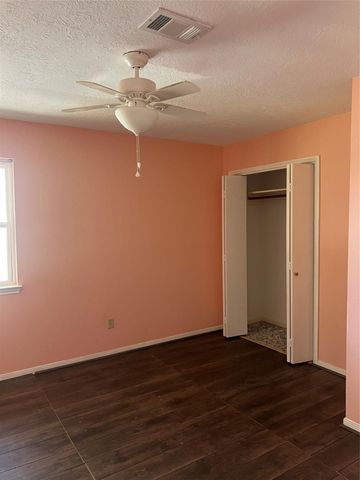 15731 Oak Mountain Dr Drive, Houston, TX 77095