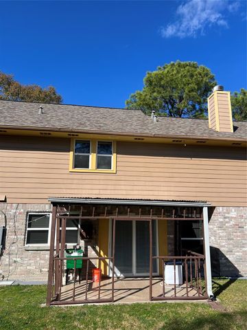 15731 Oak Mountain Dr Drive, Houston, TX 77095