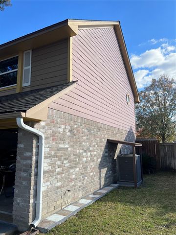 15731 Oak Mountain Dr Drive, Houston, TX 77095