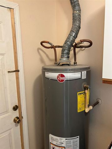 15731 Oak Mountain Dr Drive, Houston, TX 77095