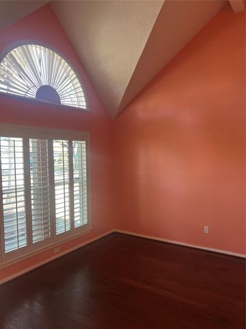 15731 Oak Mountain Dr Drive, Houston, TX 77095