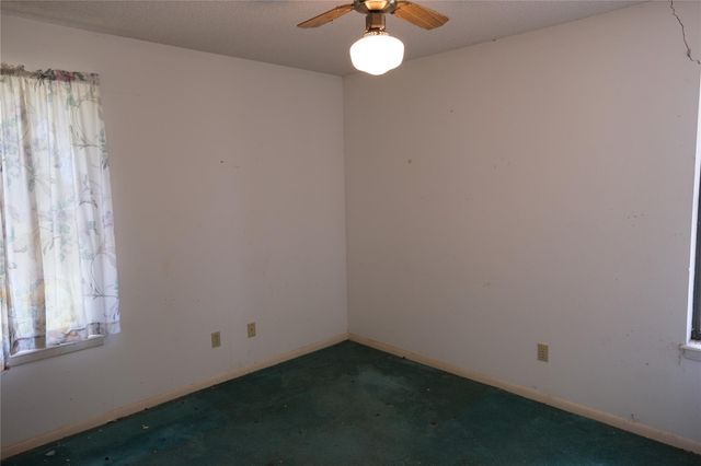240 McAcres DR, Mcdade, TX 78650