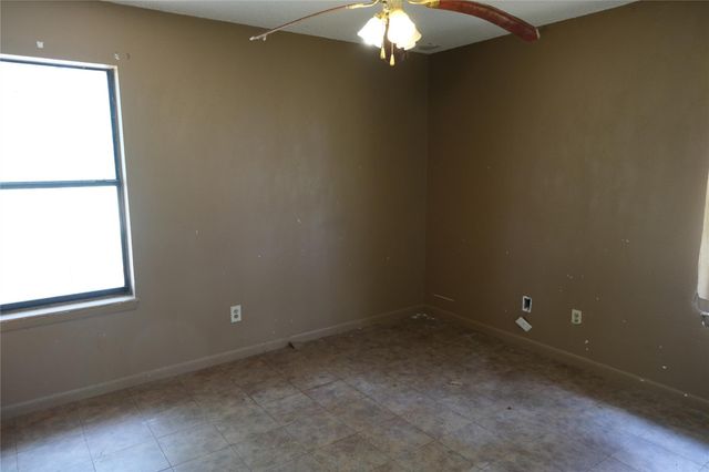 240 McAcres DR, Mcdade, TX 78650