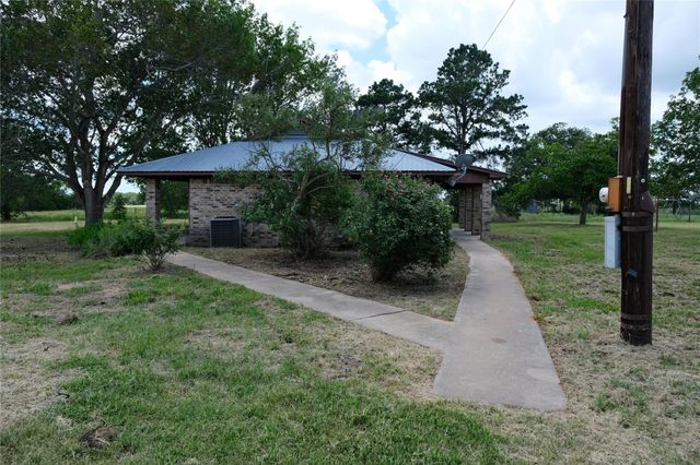 240 McAcres DR, Mcdade, TX 78650