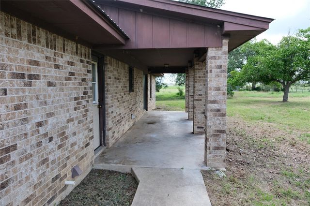240 McAcres DR, Mcdade, TX 78650